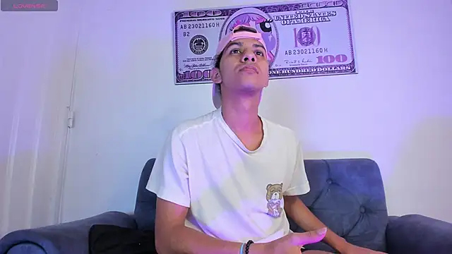 Victor LatinBoy online show from April 28, 11:48 am