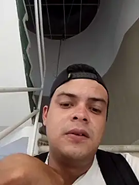 soytorres92 online show from July 6, 8:43 pm