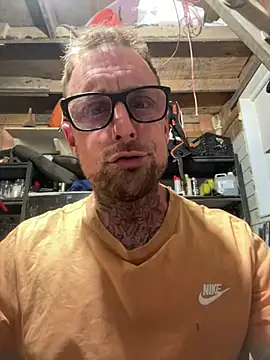 WIDBIGWHITECOCK online show from May 11, 3:41 am