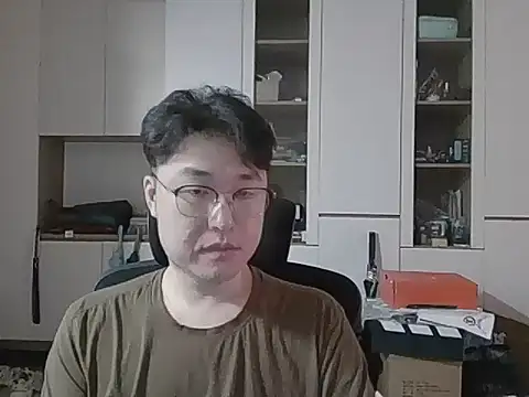 W0Ijn online show from May 25, 7:03 am