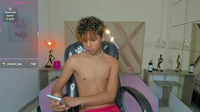Anyelo Twink online show from May 11, 5:20 am