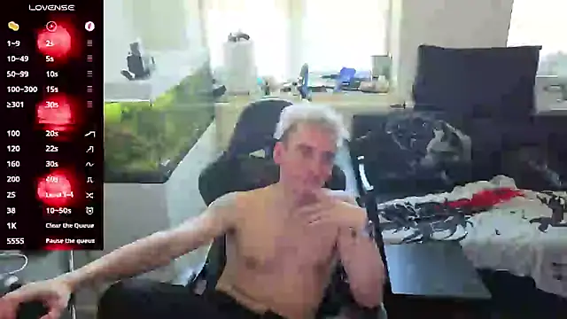 Rayzel White online show from May 7, 1:33 pm