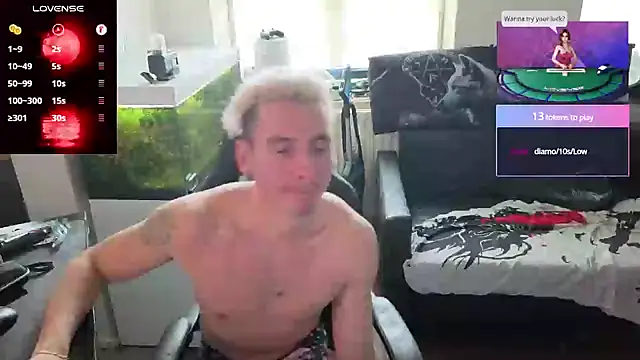 Rayzel White online show from May 11, 4:04 pm