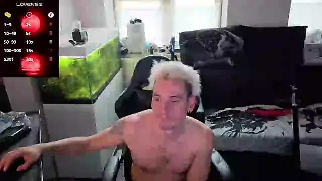 Rayzel White online show from May 10, 6:42 pm