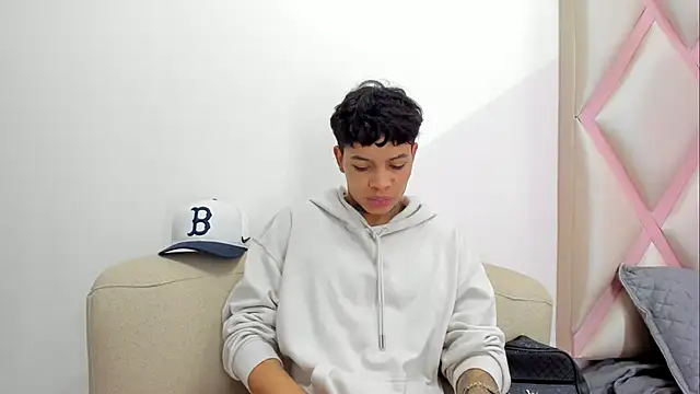 Dogan Renzo0 online show from June 11, 7:45 pm