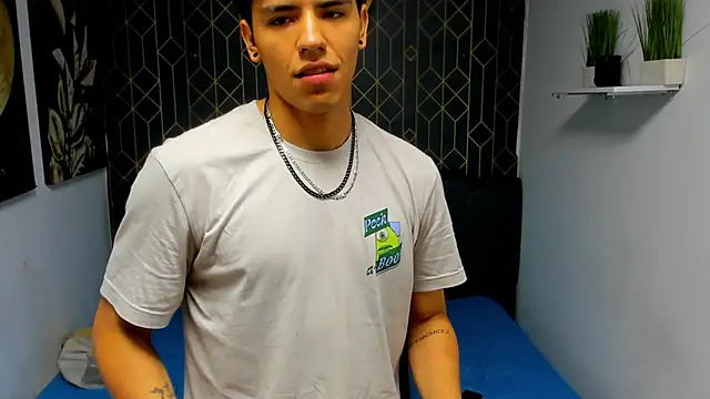 Tobias Vega online show from May 2, 4:04 am