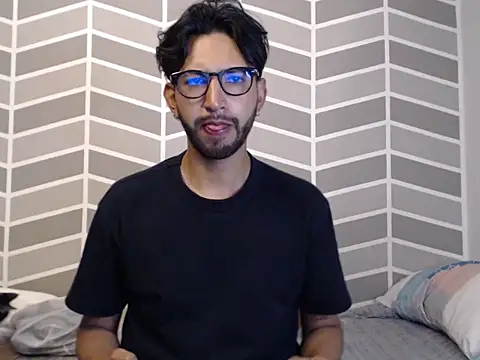 thomass1018 online show from June 27, 11:54 pm