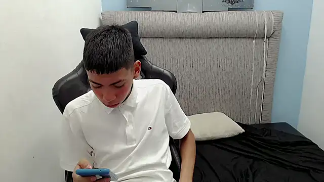 Liarr  online show from June 27, 11:46 am