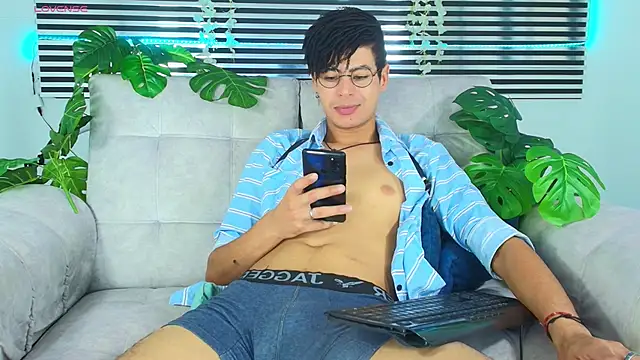ThiiagoSaeenz online show from May 19, 5:08 pm