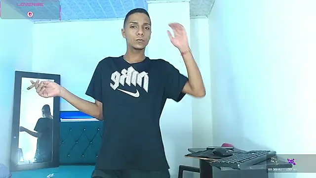 hotboyluxe online show from June 25, 5:34 am