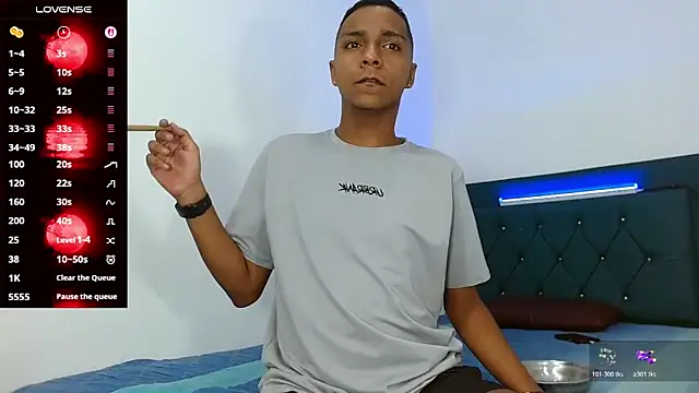 hotboyluxe online show from June 10, 5:42 am
