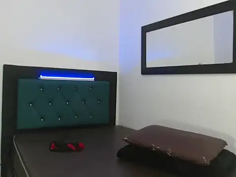 hotboyluxe online show from May 7, 4:56 am