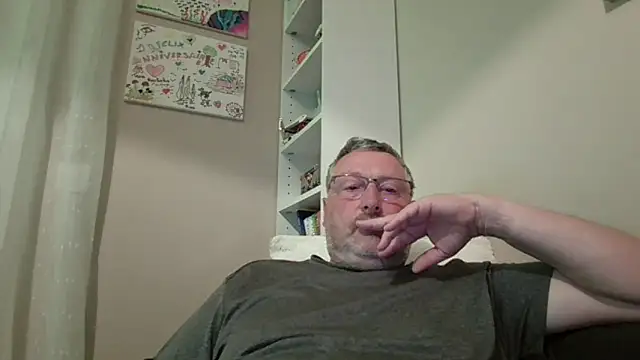 doudou310 online show from May 6, 3:18 am
