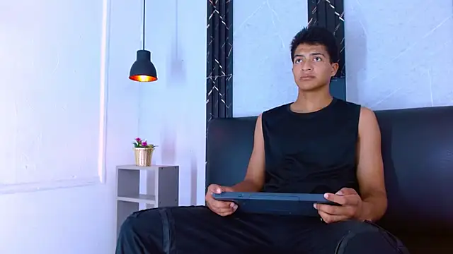 MaxWyatt  online show from July 7, 6:55 pm