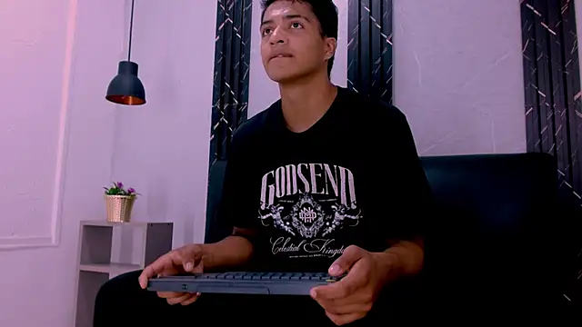 MaxWyatt  online show from July 3, 6:23 pm