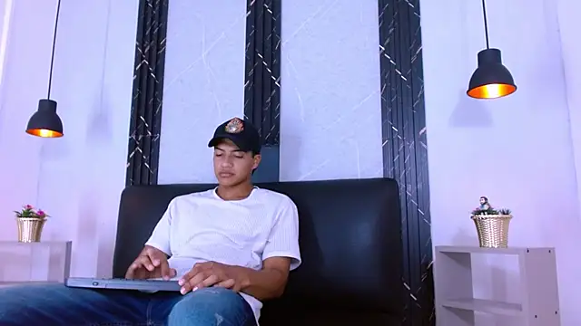 MaxWyatt  online show from July 8, 6:56 pm