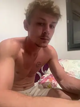 Lucas328706 online show from July 10, 11:06 pm