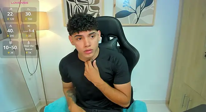 justin payn14 online show from August 3, 12:22 pm