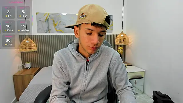 JDWhite18 online show from June 11, 3:26 am