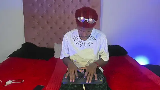 im oleiderr online show from April 25, 7:44 pm