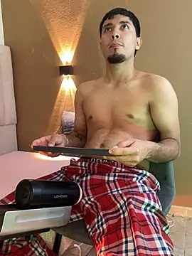 Noah Smith01 online show from June 5, 10:04 pm
