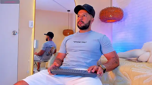 jekvalentino online show from July 21, 7:38 pm