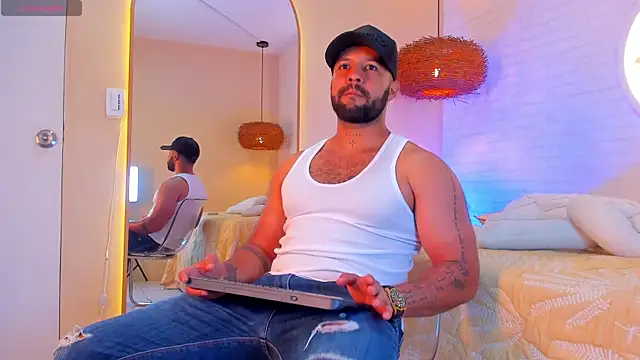 jekvalentino online show from July 22, 7:39 pm