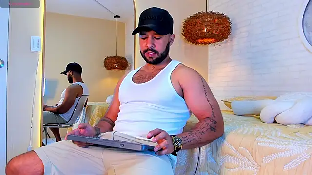 jekvalentino online show from July 20, 7:05 pm