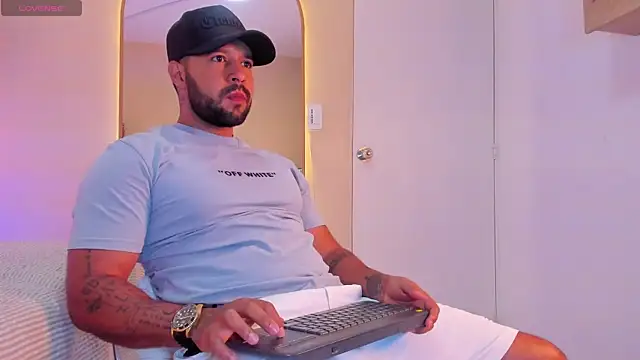 jekvalentino online show from July 14, 7:42 pm