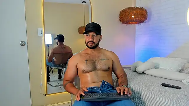 jekvalentino online show from July 11, 8:11 pm