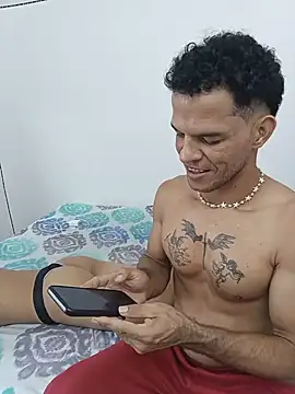 MaxyRyan online show from May 14, 5:00 pm