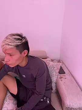 MaxyRyan online show from April 30, 7:21 pm