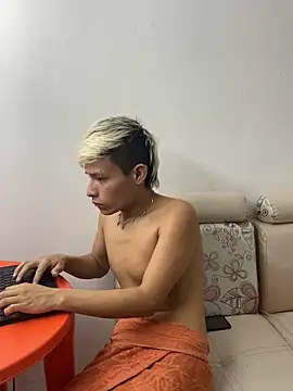 MaxyRyan online show from April 29, 12:32 pm