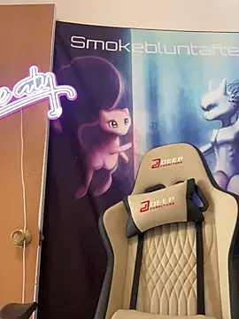 Smokebluntafterblunt online show from June 4, 10:16 pm
