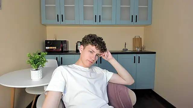 StefanBev online show from May 15, 8:39 pm
