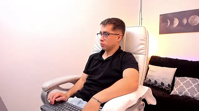 Tommas Jhonson online show from March 2, 11:56 pm