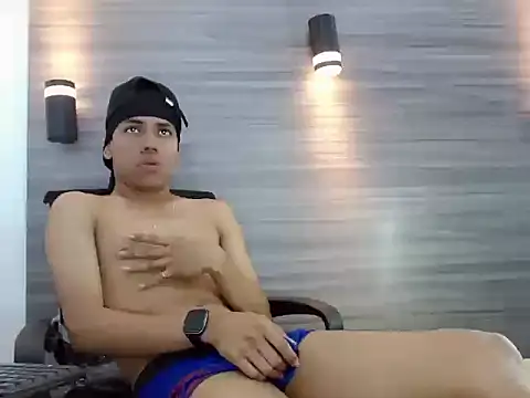 DaviidBuckx  online show from May 4, 5:42 am