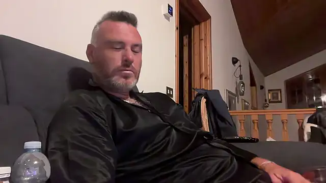 marcovik1 online show from May 6, 8:31 pm