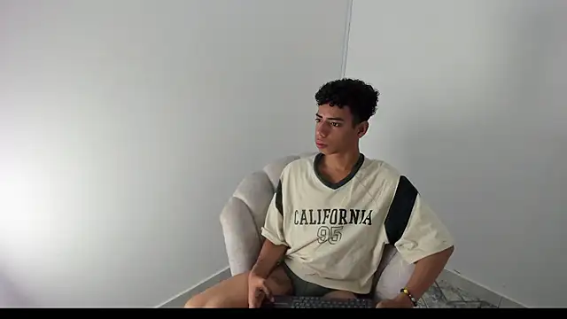 alexx cum18 online show from June 22, 1:37 pm