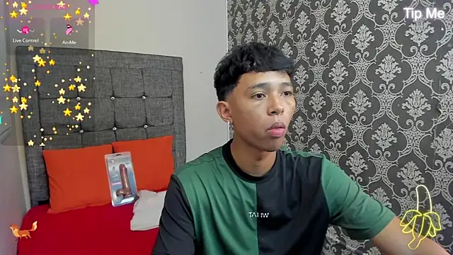 Little Twink19x online show from June 17, 7:59 pm
