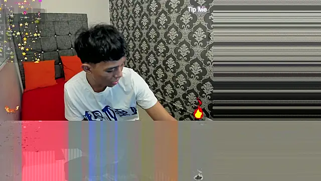 Little Twink19x online show from June 24, 7:39 pm
