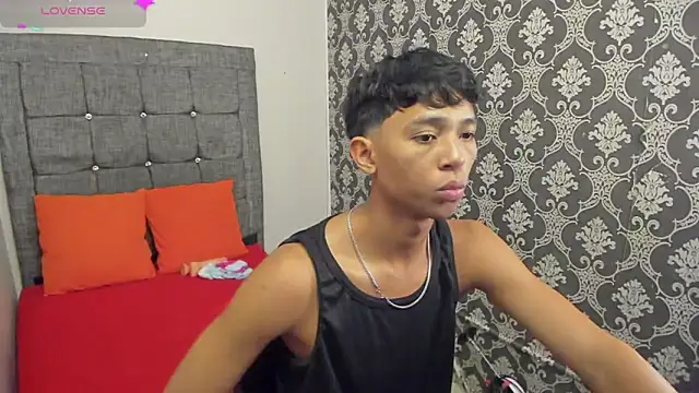 Little Twink19x online show from June 18, 7:41 pm