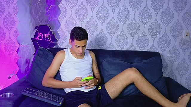 Luxury boys online show from April 21, 11:33 pm