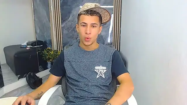 Hollmanhot online show from May 13, 3:03 am