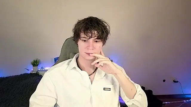 AnthonyCuutie online show from June 11, 5:05 am