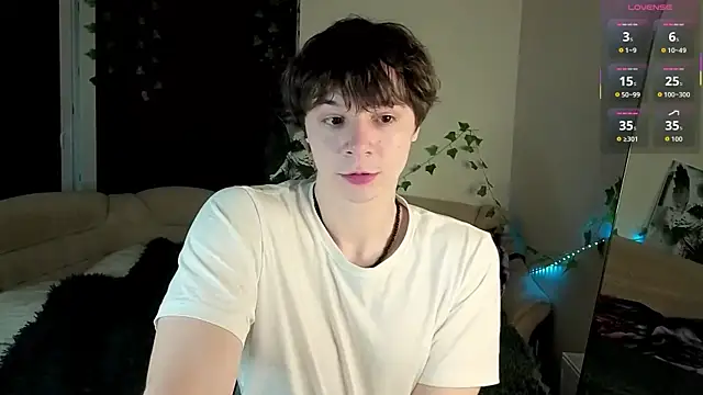 AnthonyCuutie online show from May 1, 5:37 pm