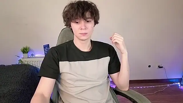 AnthonyCuutie online show from June 14, 11:34 am