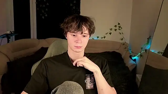 AnthonyCuutie online show from May 7, 6:52 pm