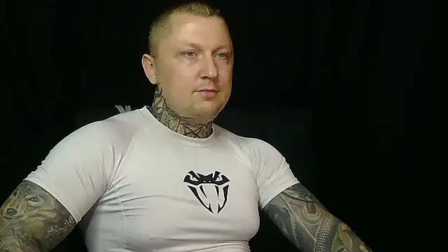 devilWithTats online show from June 10, 4:18 pm