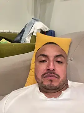 alexandeerr1986 online show from May 3, 7:38 pm